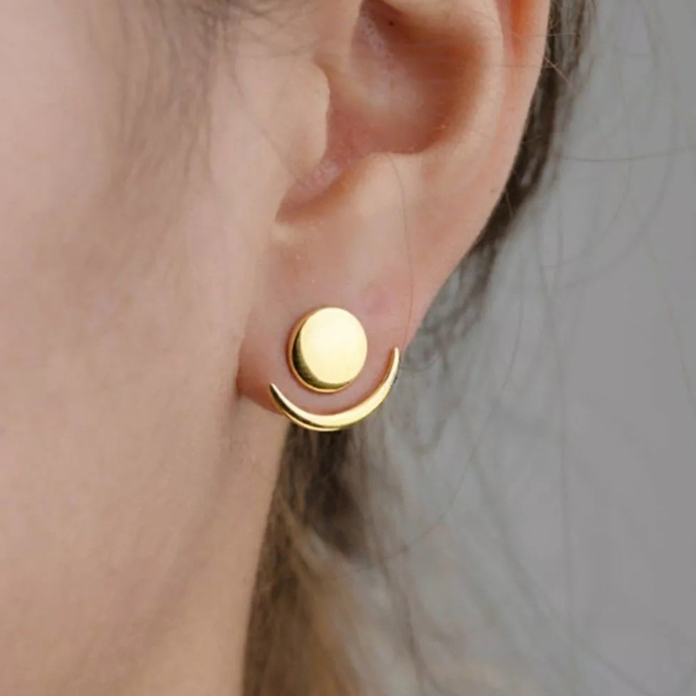 Minimal Round Crescent Gold Earring